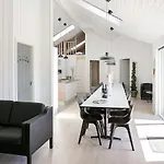 Luxury Retreat With Pool - By Traum