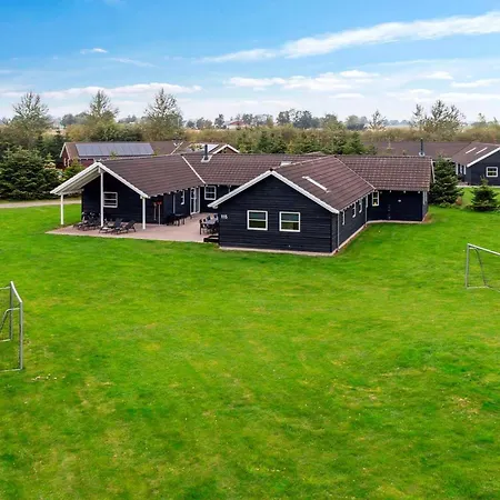 Luxury Retreat With Pool Feriehus Bøtø By