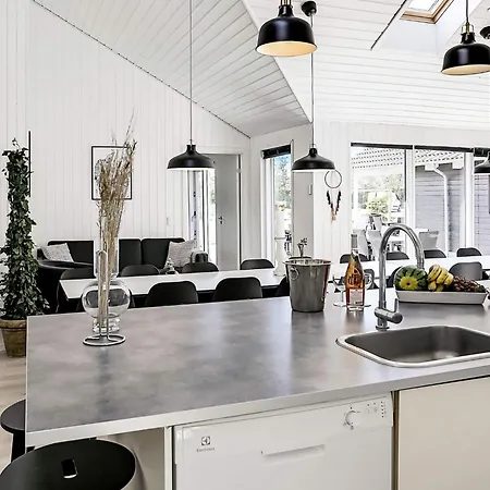 Luxury Retreat With Pool * Bøtø By