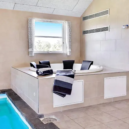 Luxury Retreat With Pool * Bøtø By